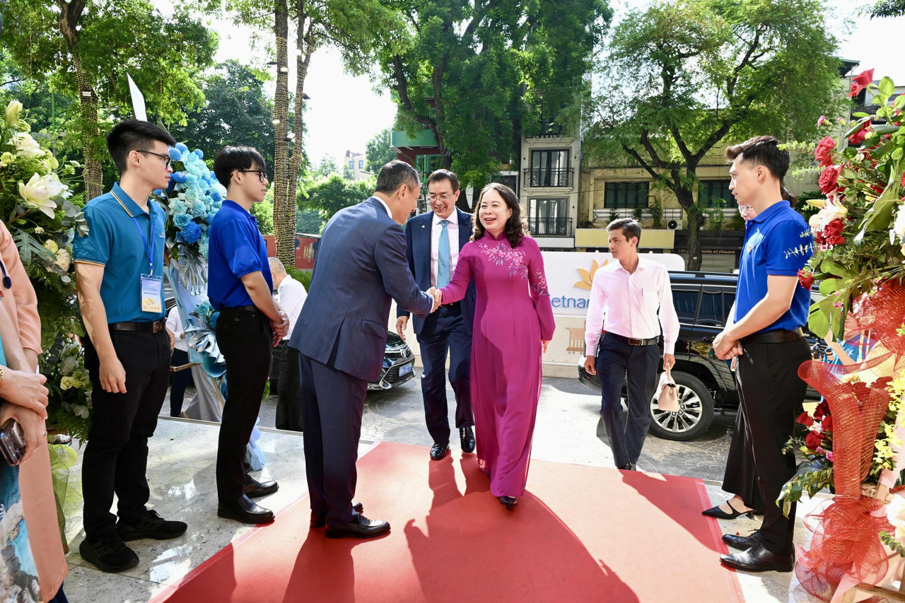 Chủ tịch nước Võ Thị Ánh Xuân đến tham dự sự kiện. (Ảnh VNA)
