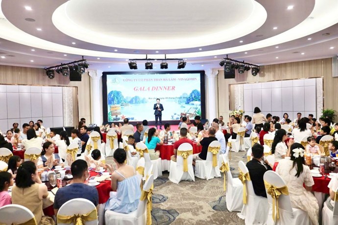 Gia đình thợ lò nghỉ ngơi, thư giãn sau những ngày lao động