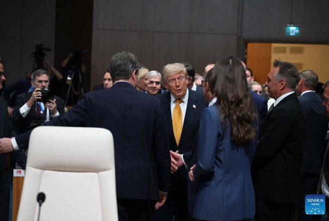 Tổng thống Trump tuyên bố giáng đòn mạnh vào Iran, áp phí di chuyển qua Hormuz