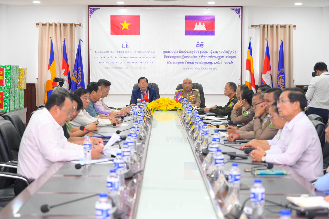 Quang cảnh buổi ký kết.