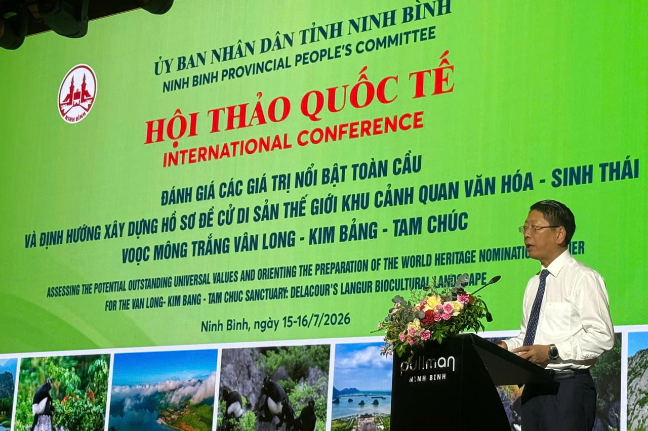 Phó Chủ tịch thường trực UBND tỉnh Ninh Bình, ông Trần Song Tùng phát biểu khai mạc
