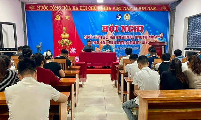 Doanh nghiệp Hà Tĩnh đối thoại với người lao động về việc làm, thu nhập