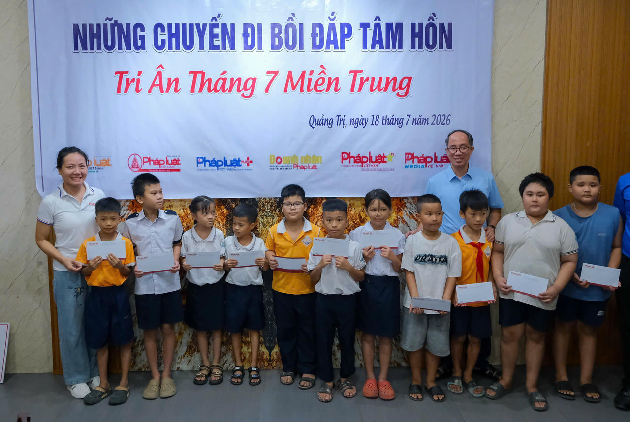 Báo Pháp luật Việt Nam tổ chức hành trình “Bồi đắp tâm hồn, tri ân tháng 7 miền Trung” lần thứ 19