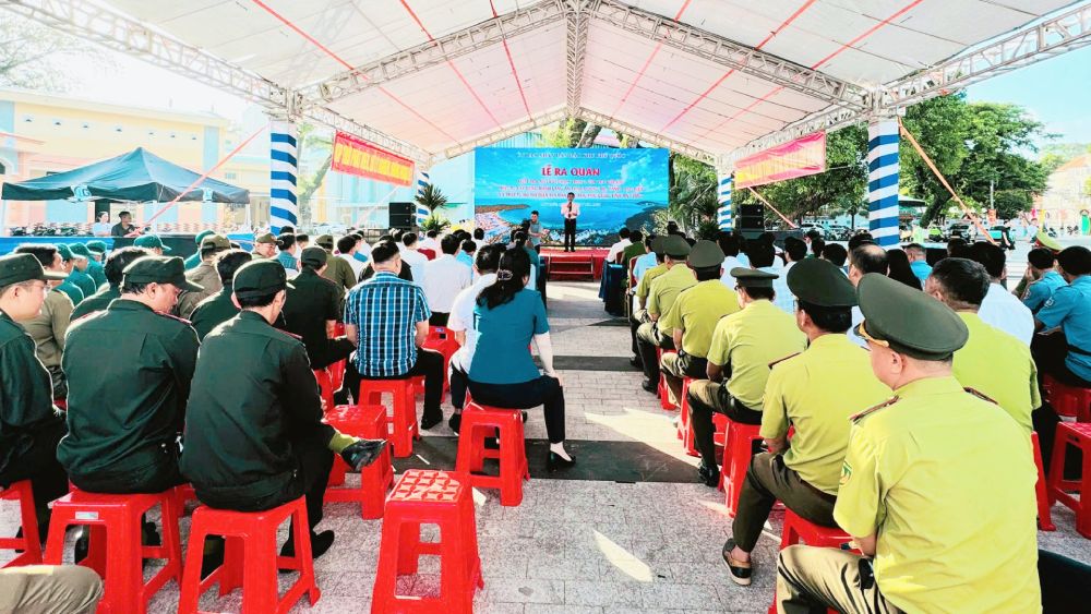 Đại biểu dự lễ ra quân. Ảnh: Hoàng Dung