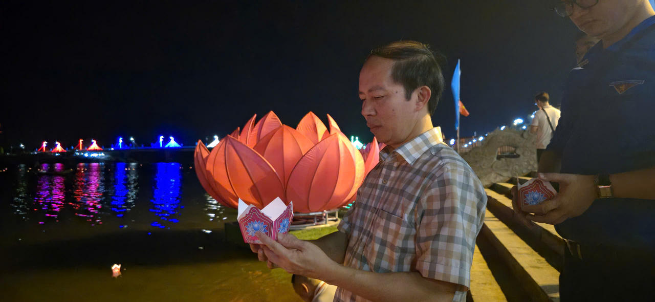 Báo Pháp luật Việt Nam tổ chức hành trình “Bồi đắp tâm hồn, tri ân tháng 7 miền Trung” lần thứ 19