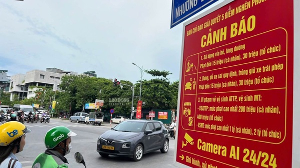 Phường Láng tăng cường biển cảnh báo an ninh trật tự. Ảnh: Công an phường Láng