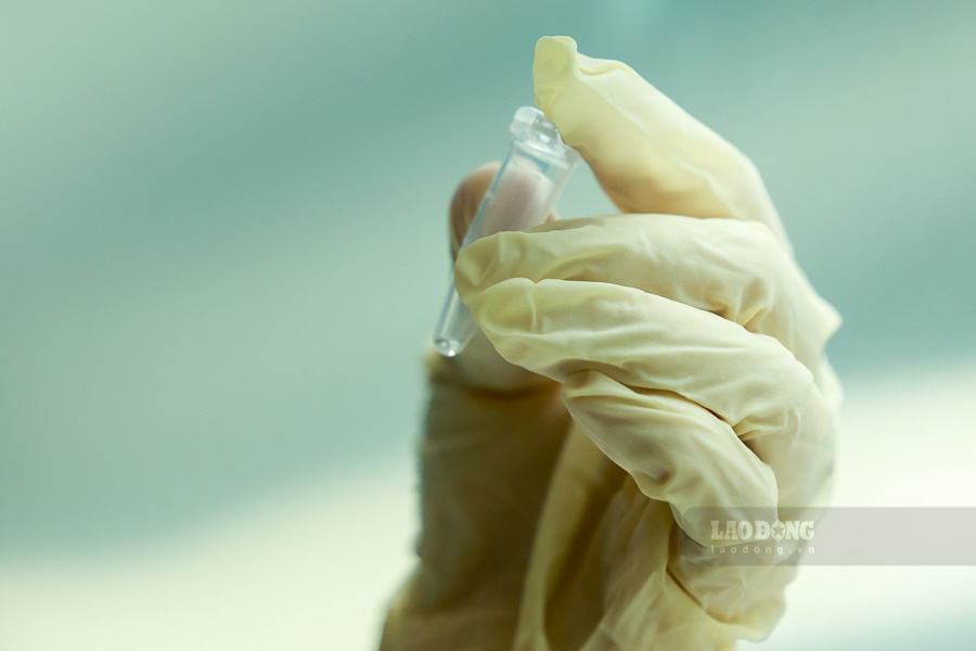 Từng giọt dung dịch có thể quyết định thành công hay thất bại của cả một ca giám định.
