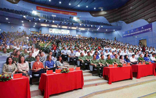 Chủ động đấu tranh với tội phạm trên không gian mạng