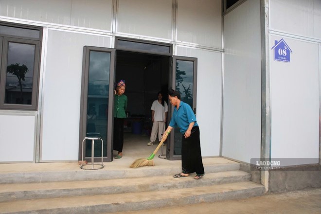 Lai Châu bàn giao nhà tái định cư cho 24 hộ dân mất nhà sau lũ quét