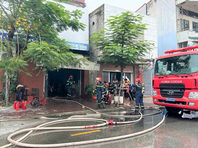 Cháy nhà mặt phố trung tâm Hải Phòng, nghi do chập điện