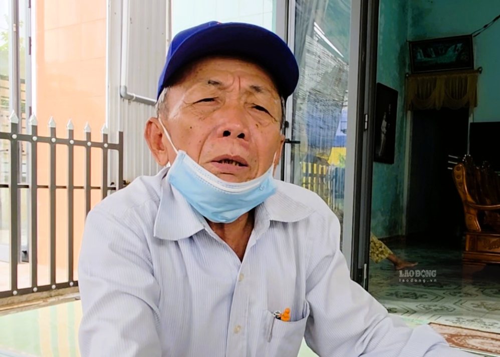 Ông Nguyễn Đình Hải - Nguyên Khối phố trưởng nơi bà Ty Na sinh sống hết sức bàng hoàng, phẫn nộ trước sự nhẫn tâm của bà Ty Na . Ảnh: Nguyễn Hoàng