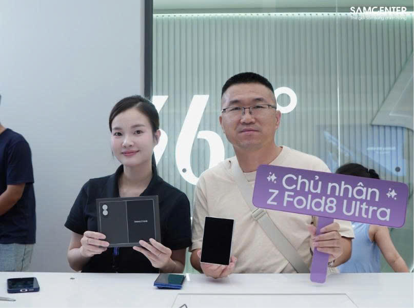 SamCenter Z-Day sôi động trong ngày mở bán thế hệ Galaxy Z mới