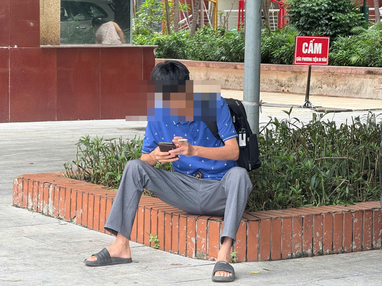 TS.BS Nguyễn Văn Huy khẳng định, không có mức độ hút thuốc lá nào được xem là an toàn cho sức khỏe. Bỏ thuốc lá không chỉ giúp giảm nguy cơ mắc các bệnh lý về phổi, tim mạch mà còn góp phần bảo vệ võng mạc, thần kinh thị giác và thị lực. Ảnh minh họa: Thanh Hà