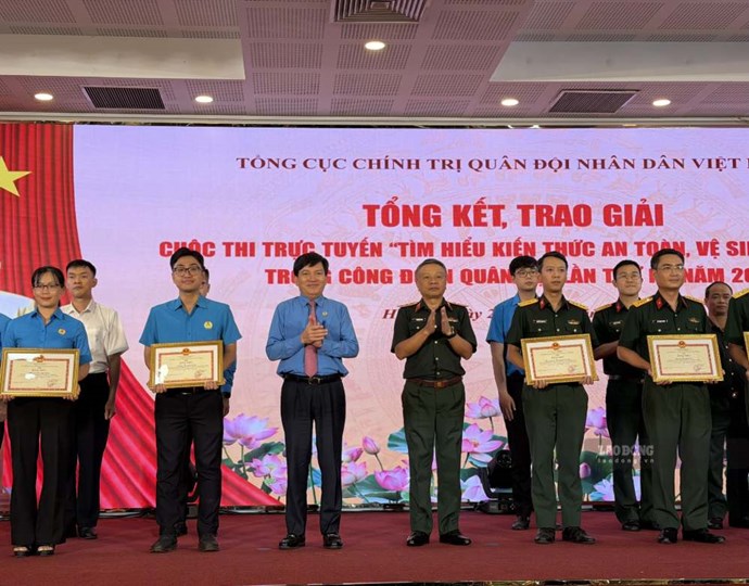 Trao giải Cuộc thi Tìm hiểu kiến thức an toàn, vệ sinh lao động trong Công đoàn Quân đội