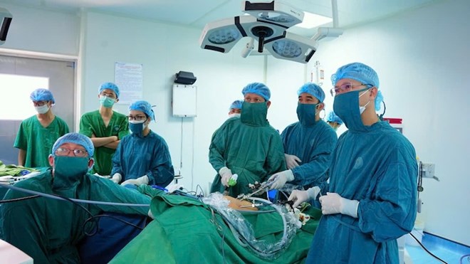 Một ca mổ xử lý cùng lúc ung thư trực tràng và bệnh lý tử cung