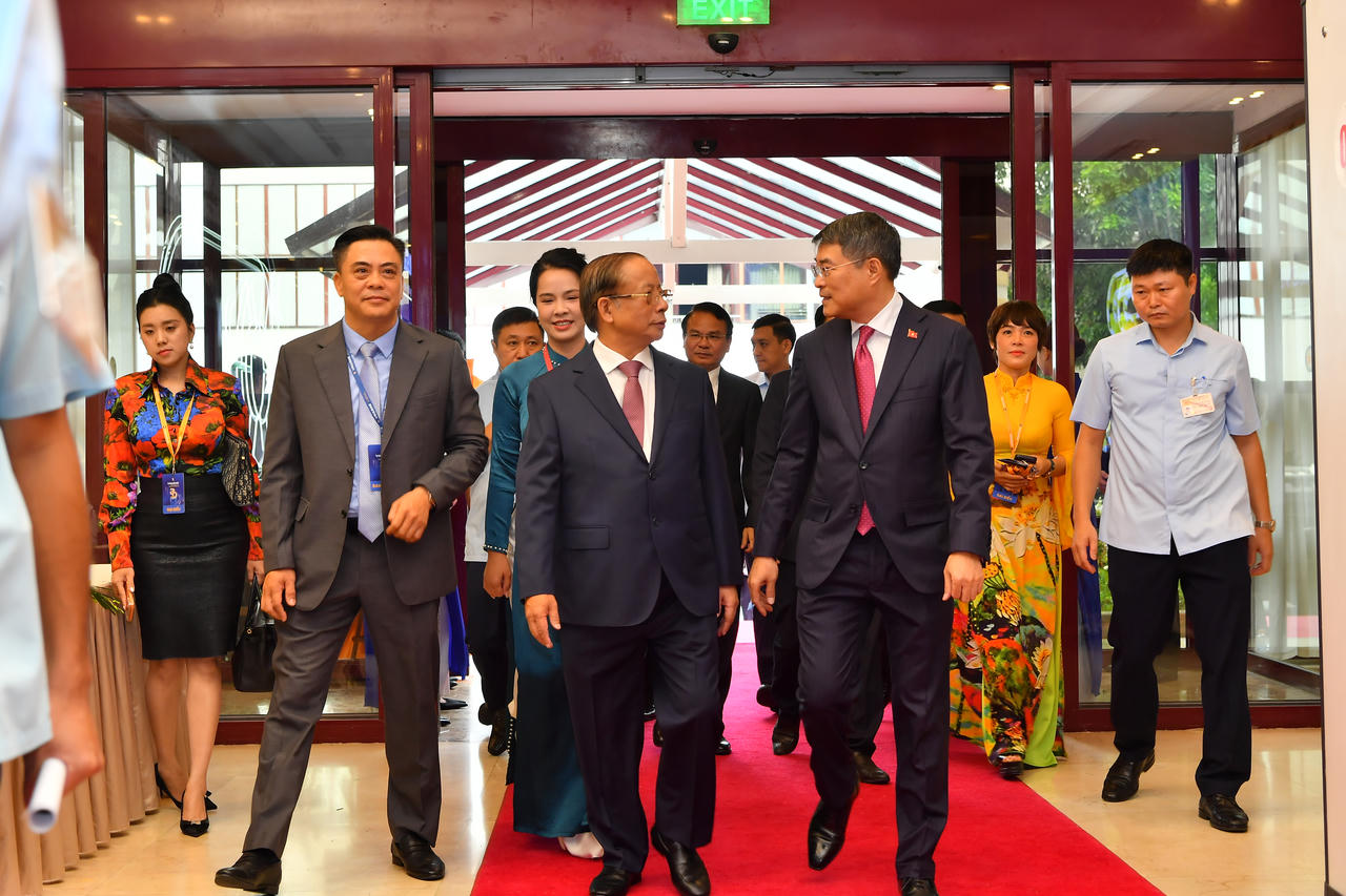 Hiệp hội Doanh nghiệp nhỏ và vừa Việt Nam đón nhận Huân chương lao động Hạng nhất