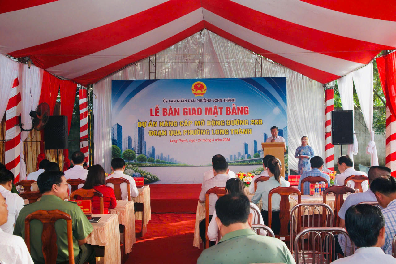 Phường Long Thành bàn giao 100% mặt bằng dự án nâng cấp, mở rộng đường 25B qua địa bàn. Ảnh: DK