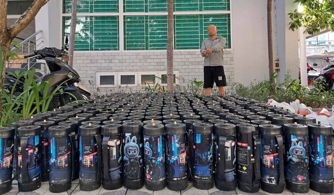 Bắt quả tang đối tượng vận chuyển 289 bình “khí cười” ở Đà Nẵng