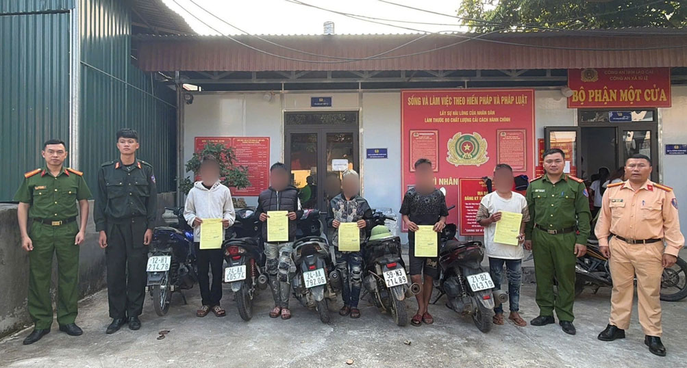 Lực lượng chức năng lập hồ sơ xử lý vi phạm, tạm giữ các phương tiện liên quan.