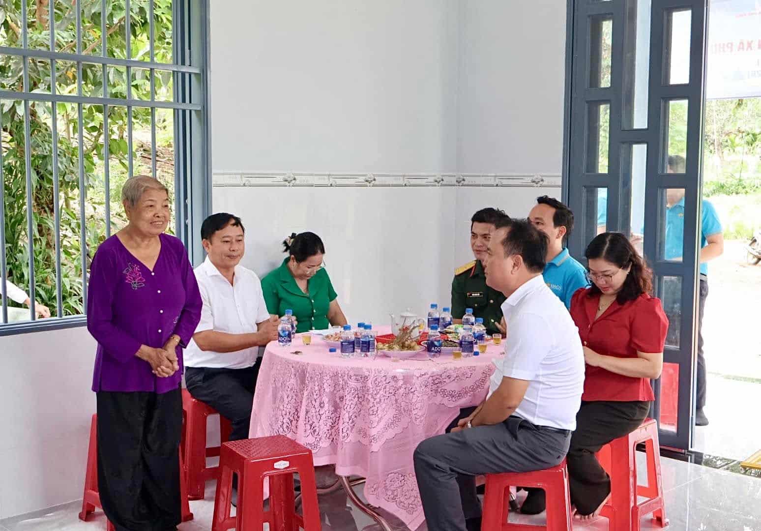 Bà Đinh Thị Nền gửi lời cảm ơn VIAGS và chính quyền địa phương đã hỗ trợ bà để bà an tâm tuổi già, sống vui bên con cháu.