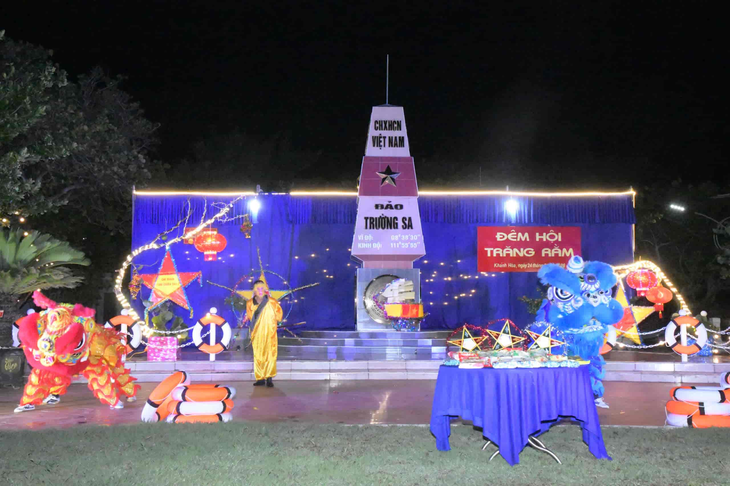 Tiết mục múa lân được cán bộ, chiến sĩ dàn dựng công phu. Ảnh: Vùng 4 Hải quân (9.2026)
