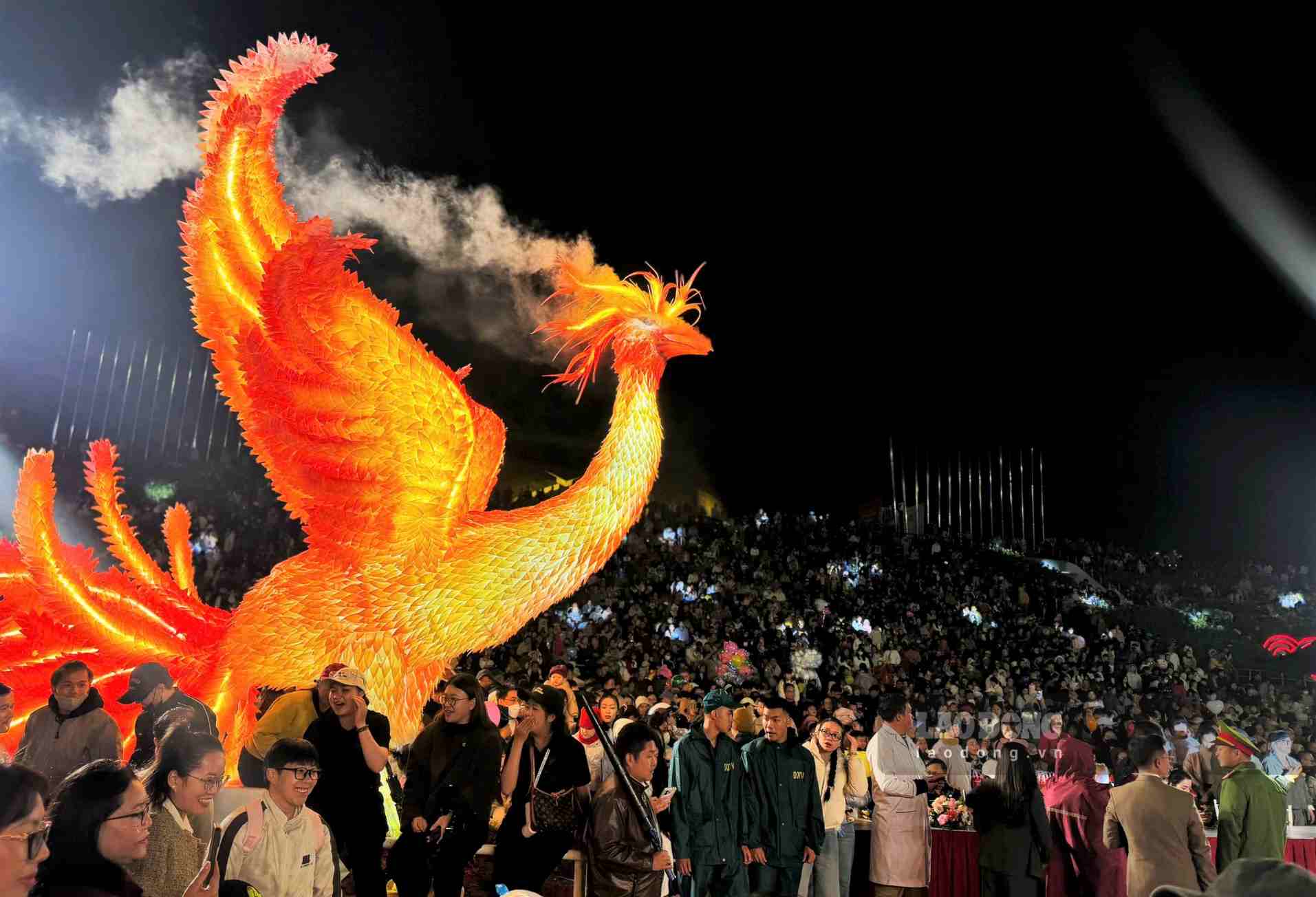 Đèn Trung thu cở lớn đủ màu sắc đẹp lung linh tại đêm hội Trung thu ở Đà Lạt. Ảnh: Phúc Khánh