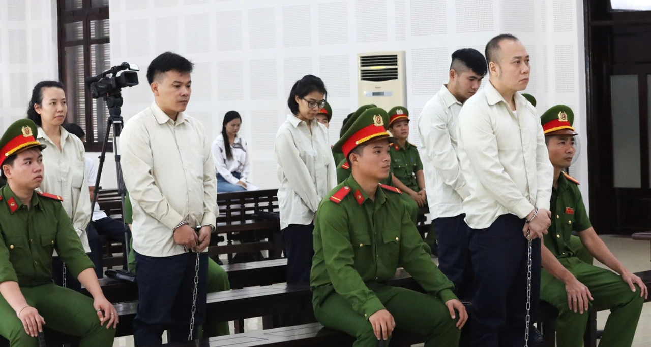 Các bị cáo tại phiên tòa. (Ảnh: Tấn Việt)