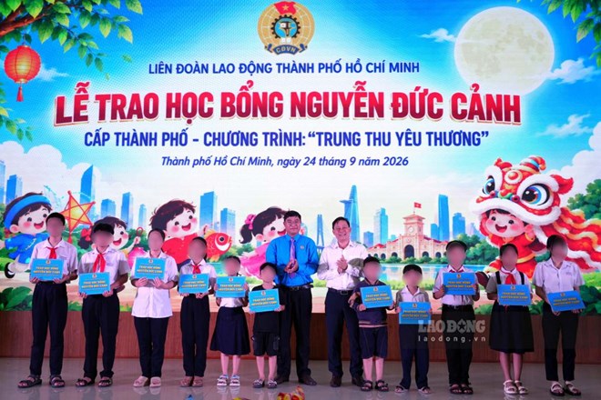 Trao học bổng Nguyễn Đức Cảnh cho 120 học sinh vượt khó, học giỏi ở TPHCM