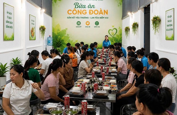 Các công đoàn cơ sở tổ chức bữa ăn công đoàn cho công nhân. Ảnh: Liên đoàn lao động tỉnh Phú Thọ