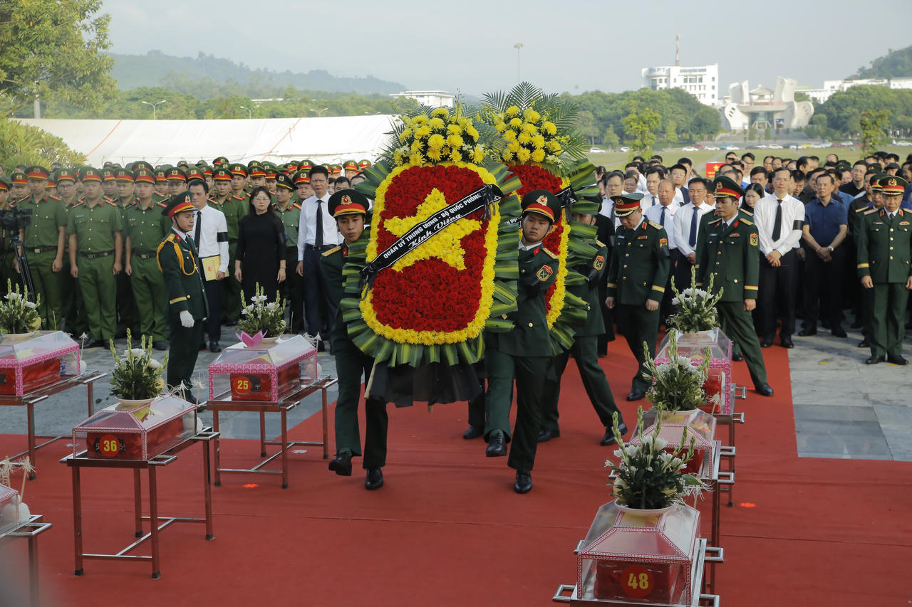 Phó Thủ tướng Phạm Thị Thanh Trà dự lễ truy điệu, an táng 71 hài cốt liệt sĩ tại Lào Cai