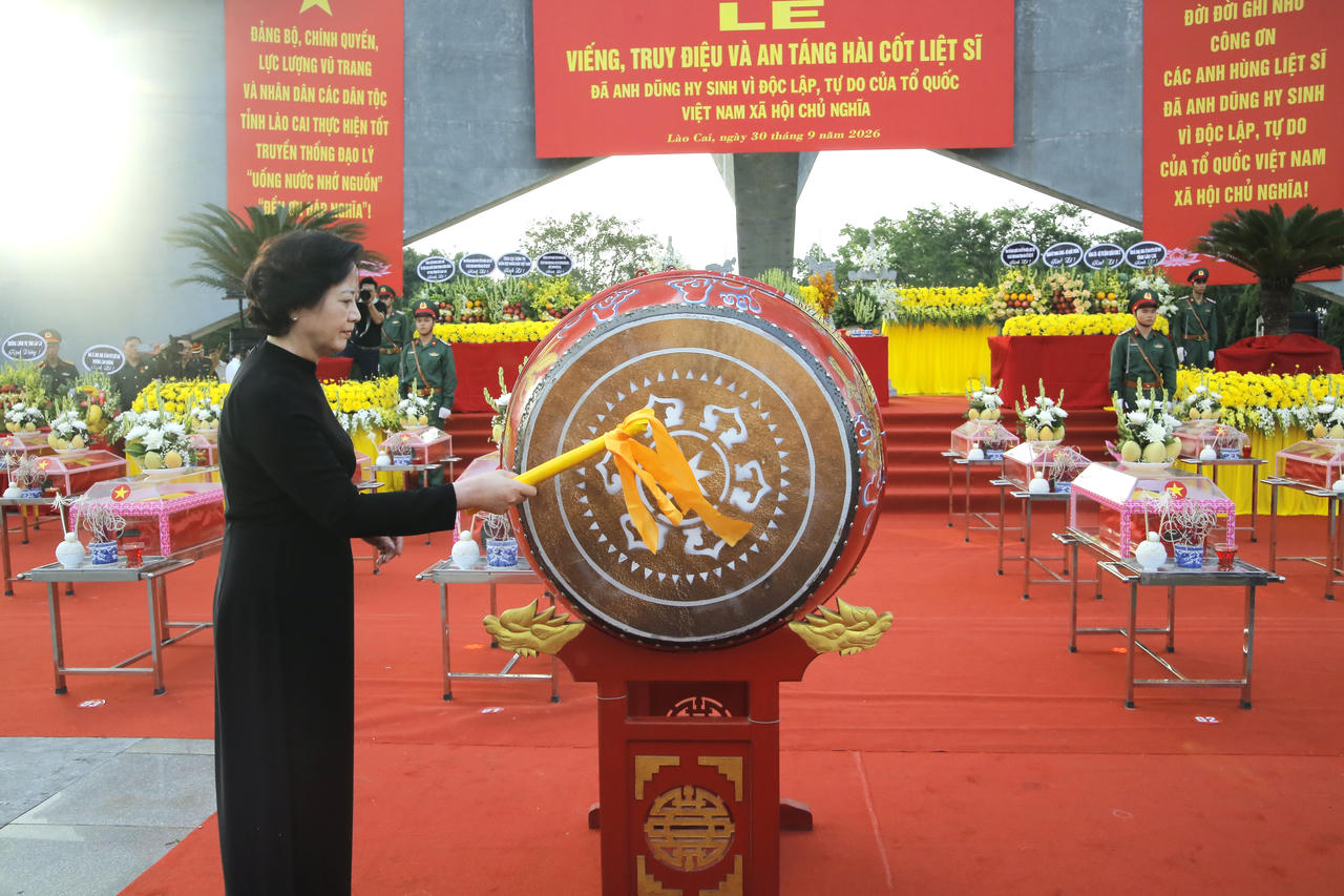 Phó Thủ tướng Phạm Thị Thanh Trà dự lễ truy điệu, an táng 71 hài cốt liệt sĩ tại Lào Cai