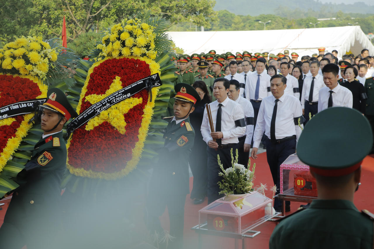Phó Thủ tướng Phạm Thị Thanh Trà dự lễ truy điệu, an táng 71 hài cốt liệt sĩ tại Lào Cai