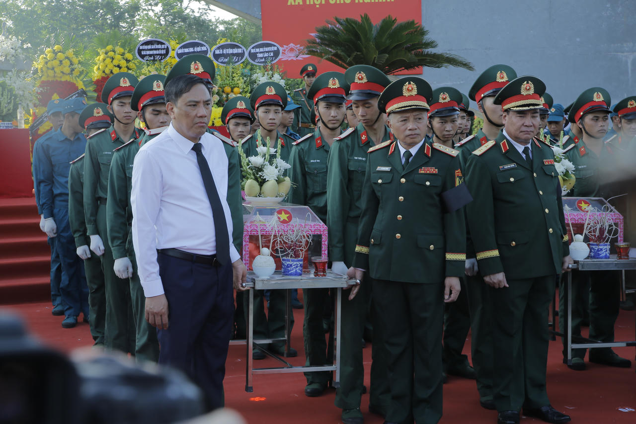 Phó Thủ tướng Phạm Thị Thanh Trà dự lễ truy điệu, an táng 71 hài cốt liệt sĩ tại Lào Cai