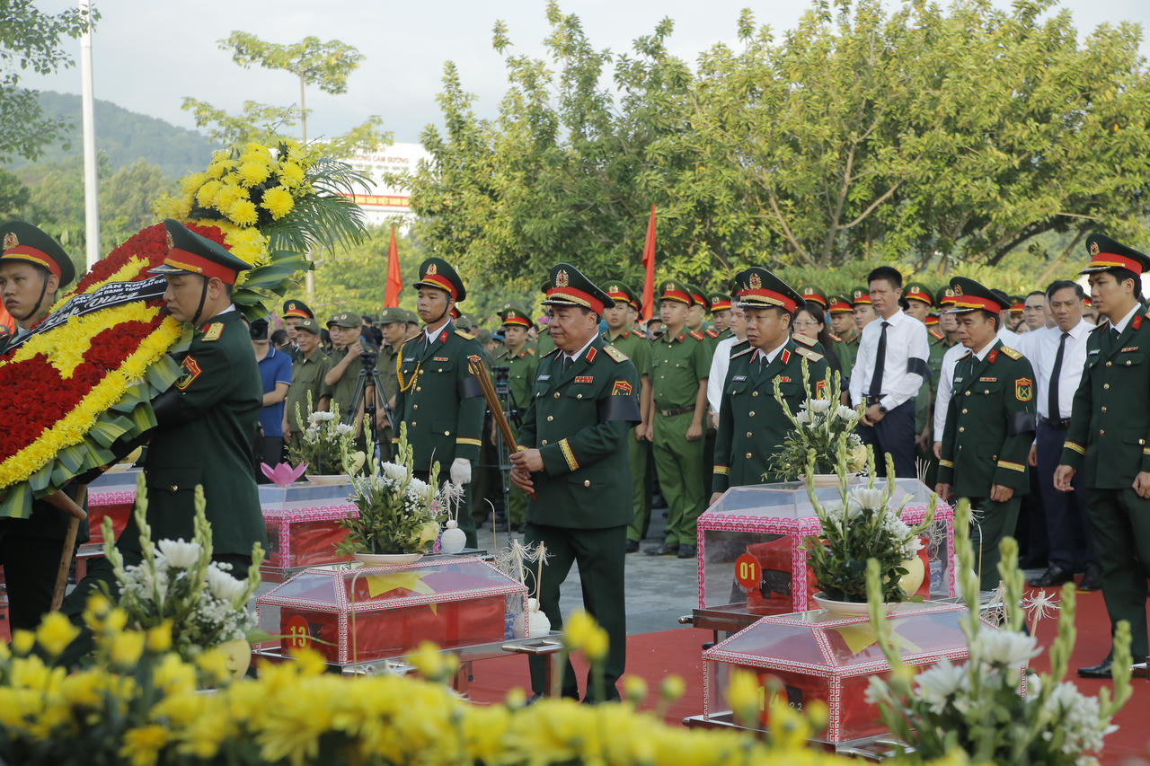 Phó Thủ tướng Phạm Thị Thanh Trà dự lễ truy điệu, an táng 71 hài cốt liệt sĩ tại Lào Cai