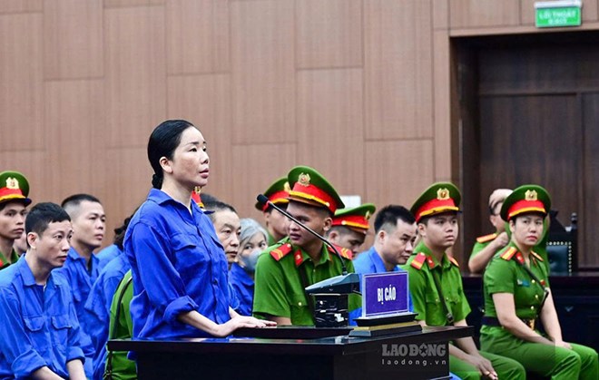 Bà trùm khai về thùng hoa quả có 2,5 tỉ đồng gửi cán bộ để chạy bệnh án tâm thần