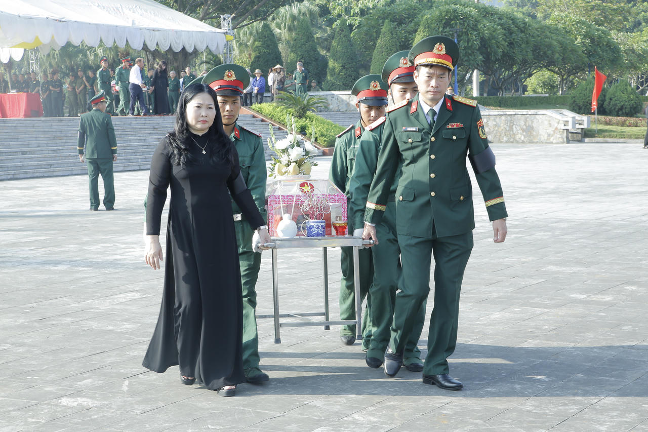 Phó Thủ tướng Phạm Thị Thanh Trà dự lễ truy điệu, an táng 71 hài cốt liệt sĩ tại Lào Cai
