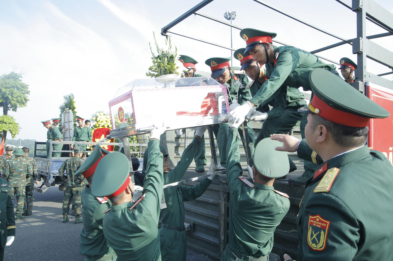 Phó Thủ tướng Phạm Thị Thanh Trà dự lễ truy điệu, an táng 71 hài cốt liệt sĩ tại Lào Cai