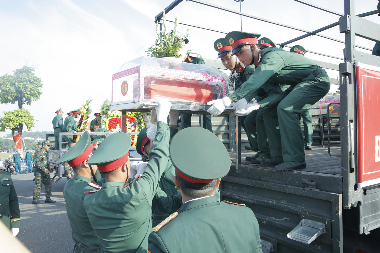 Phó Thủ tướng Phạm Thị Thanh Trà dự lễ truy điệu, an táng 71 hài cốt liệt sĩ tại Lào Cai