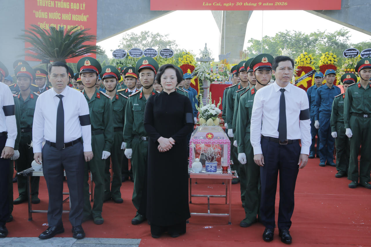 Phó Thủ tướng Phạm Thị Thanh Trà dự lễ truy điệu, an táng 71 hài cốt liệt sĩ tại Lào Cai