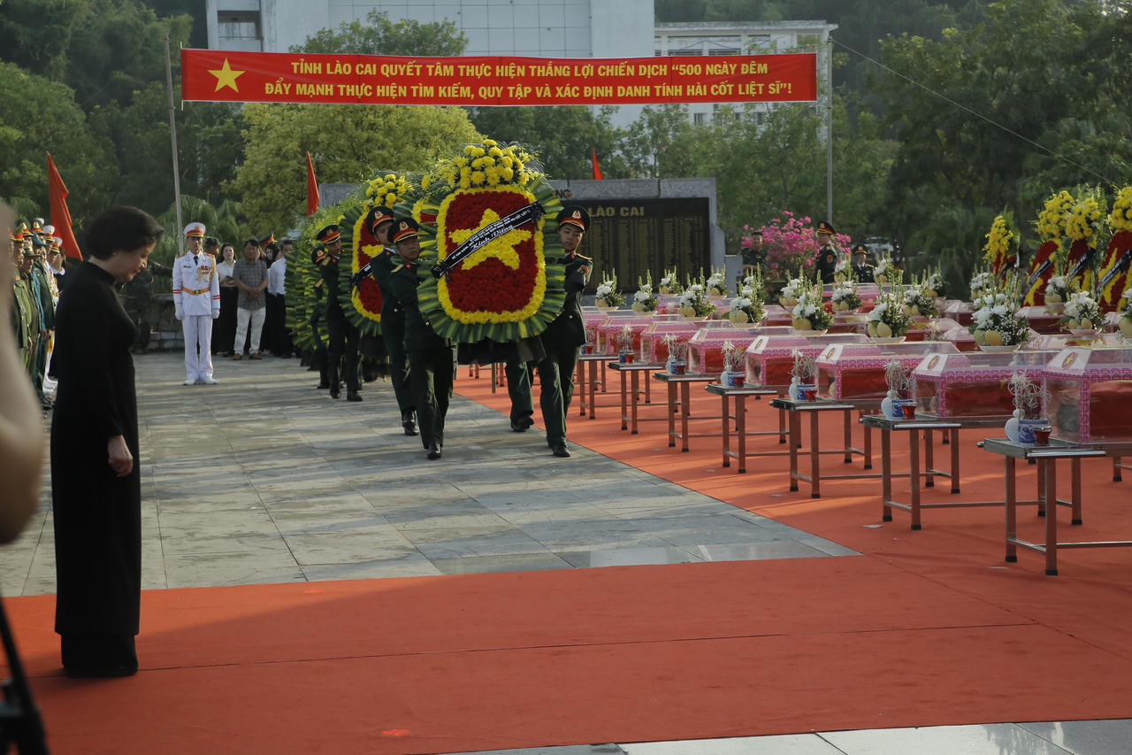 Phó Thủ tướng Phạm Thị Thanh Trà dự lễ truy điệu, an táng 71 hài cốt liệt sĩ tại Lào Cai