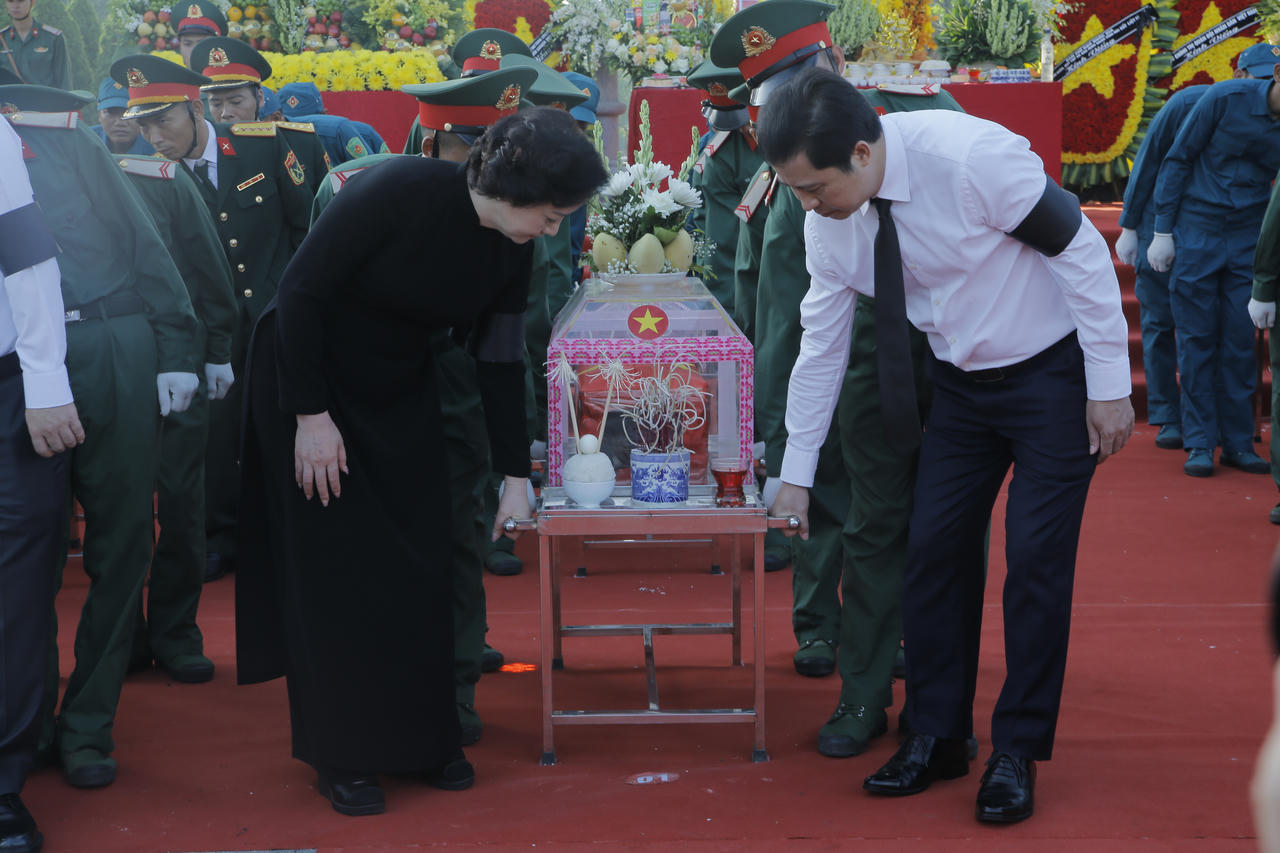 Phó Thủ tướng Phạm Thị Thanh Trà dự lễ truy điệu, an táng 71 hài cốt liệt sĩ tại Lào Cai