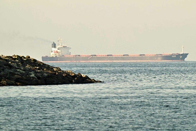Iran tuyên bố chặn tuyến vận chuyển dầu trái phép qua eo biển Hormuz