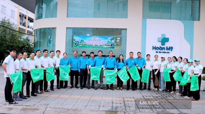 Công đoàn Cà Mau ra quân hưởng ứng phong trào “Xanh - sạch - đẹp”