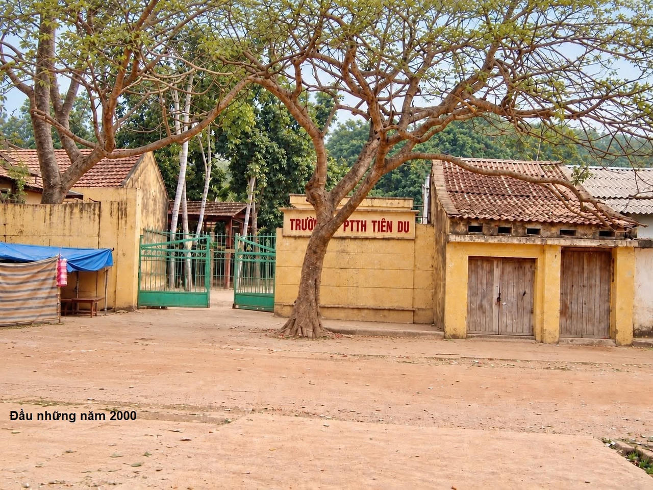 Trường THPT Tiên Du 1 đầu những năm 2000.