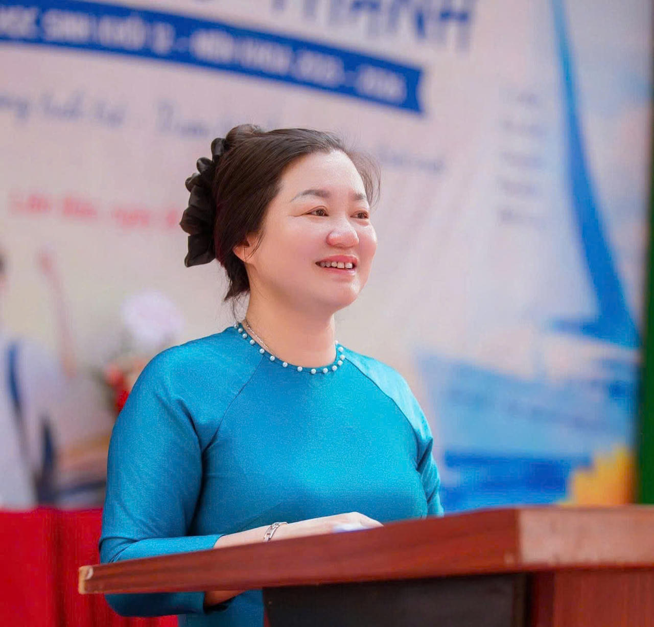 Cô Ngô Thị Hồng Thuý - Hiệu trưởng Trường THPT Tiên Du 1 (xã Liên Bão, thành phố Bắc Ninh).