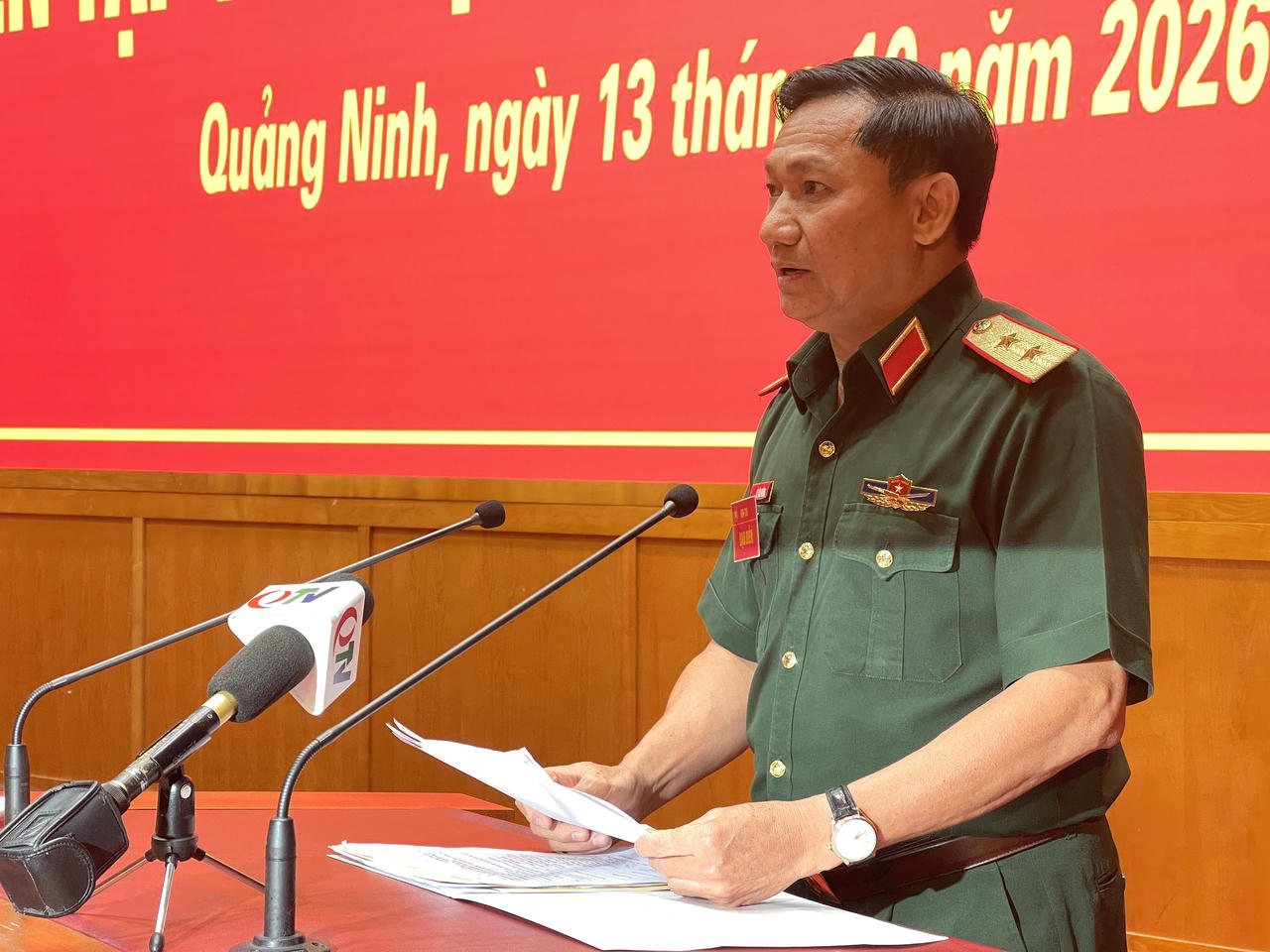 Trung tướng Lê Văn Hướng, Phó Tổng tham mưu trưởng Quân đội nhân dân Việt Nam phát biểu tại buổi khai mạc cuộc Diễn tập. (Ảnh: Đức Dương)