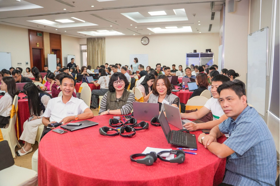 Các học viên tham gia khóa tập huấn “Chuyên gia an toàn số học đường”. Ảnh: BTC