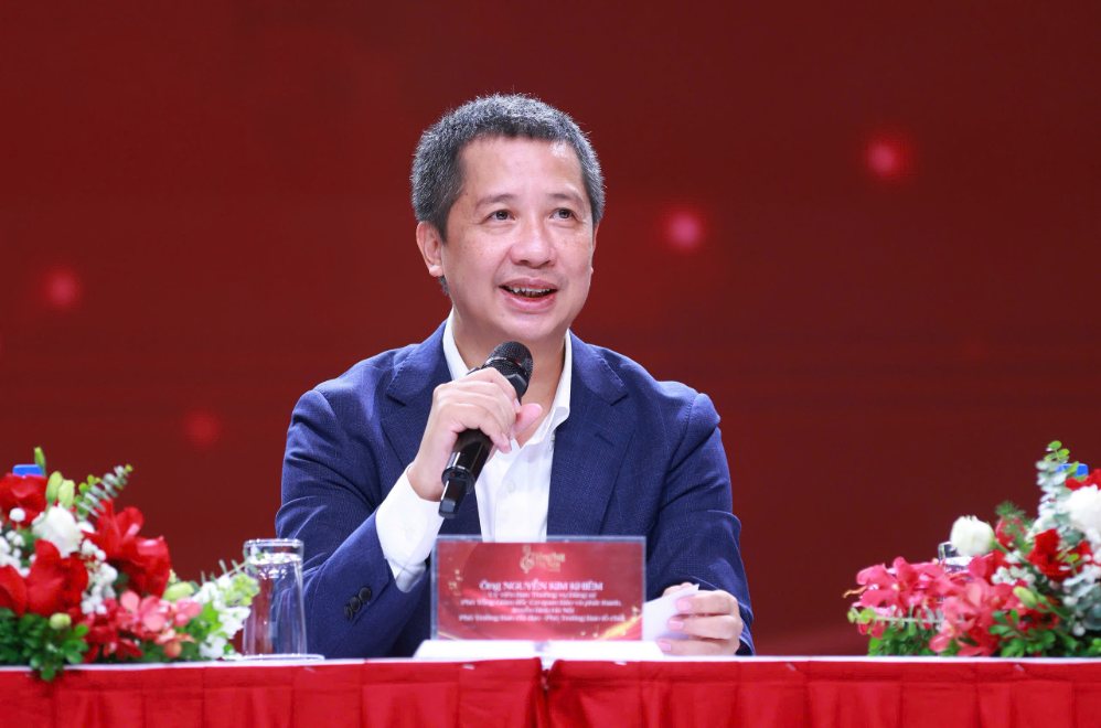 Nhà báo Nguyễn Kim Khiêm - Phó Tổng Giám đốc Cơ quan Báo và Phát thanh, Truyền hình Hà Nội, Phó Trưởng ban Chỉ đạo, Phó Trưởng ban Tổ chức cuộc thi - chia sẻ tại sự kiện. Ảnh: Ban tổ chức
