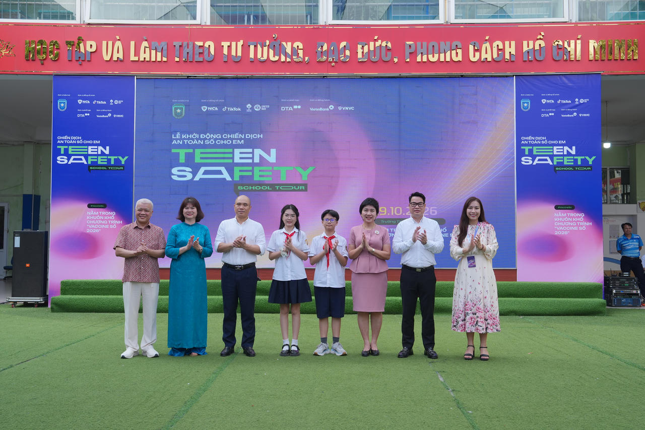 Ban tổ chức chụp ảnh kỷ niệm tại Lễ phát động. (Ảnh: NCA)