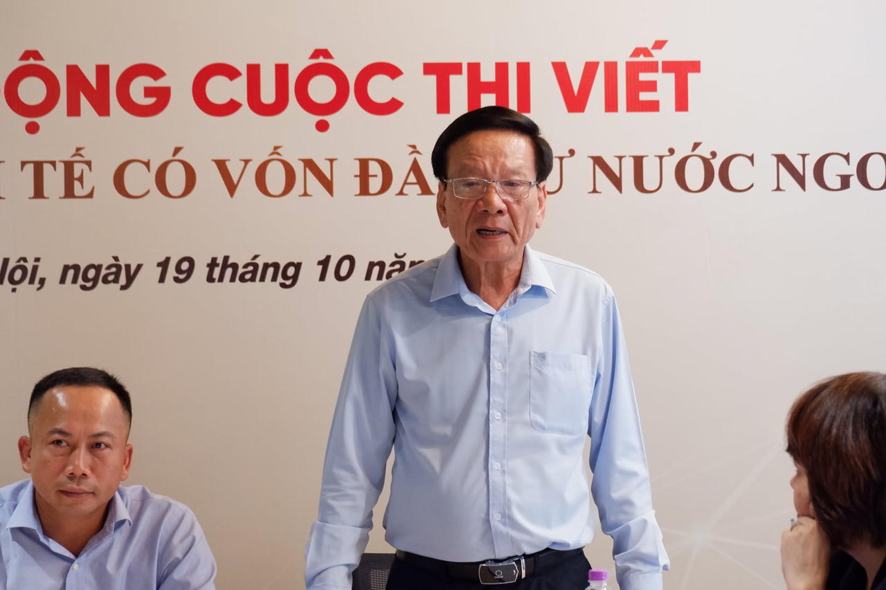 TS. Nguyễn Anh Tuấn (đứng), Chủ tịch VAFIE. Ảnh: Quang Minh. 